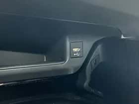 Toyota C-HR (2020) thumbnail 24