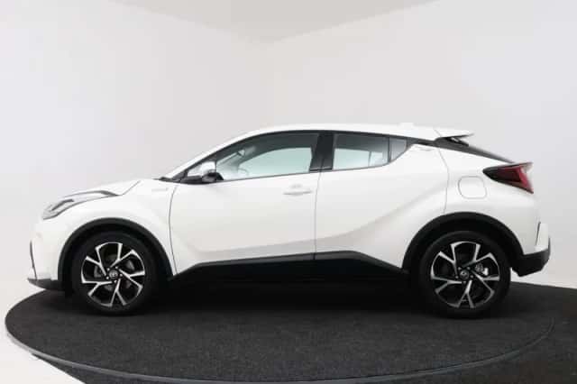 Toyota C-HR (2022) thumbnail 3