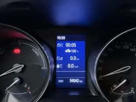 Toyota C-HR (2022) thumbnail 6