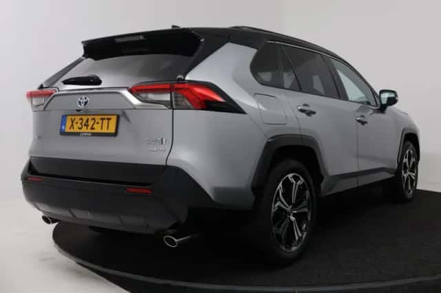 Toyota RAV4 (2024) thumbnail 2