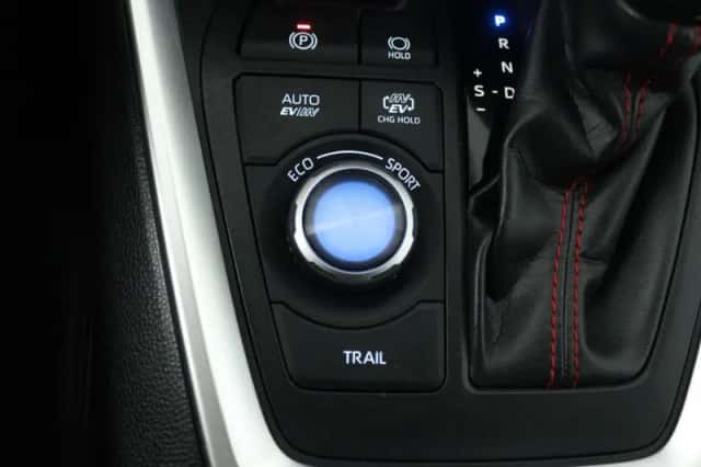 Toyota RAV4 (2024) thumbnail 5