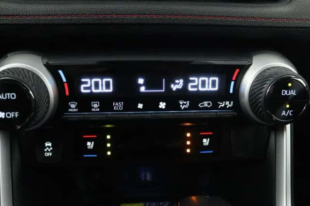 Toyota RAV4 (2024) thumbnail 6