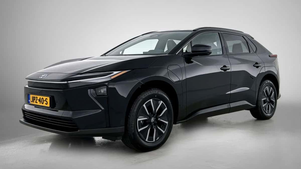 Toyota bZ4X (2026) — foto 1
