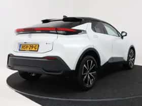 Toyota C-HR (2026) thumbnail 2