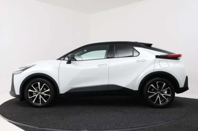 Toyota C-HR (2026) thumbnail 3
