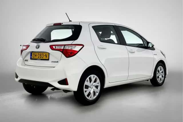 Toyota Yaris (2019) thumbnail 2