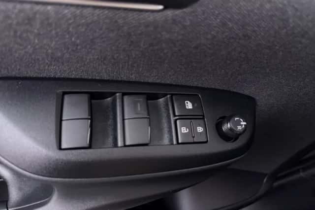 Toyota Yaris Cross (2022) thumbnail 4