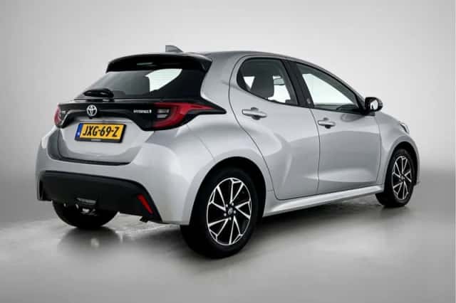 Toyota Yaris (2023) thumbnail 2