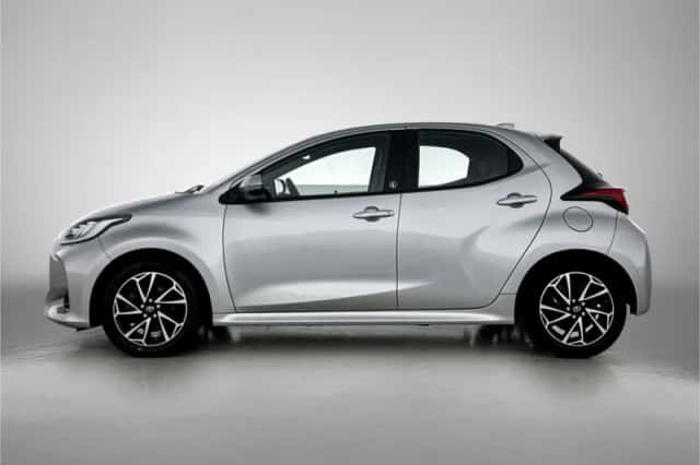 Toyota Yaris (2023) thumbnail 3