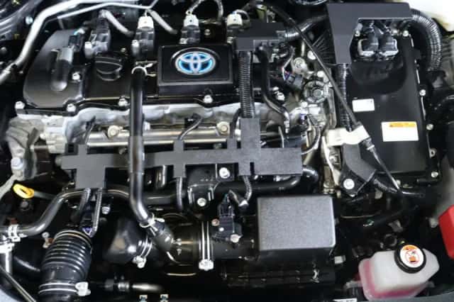 Toyota C-HR (2023) thumbnail 4