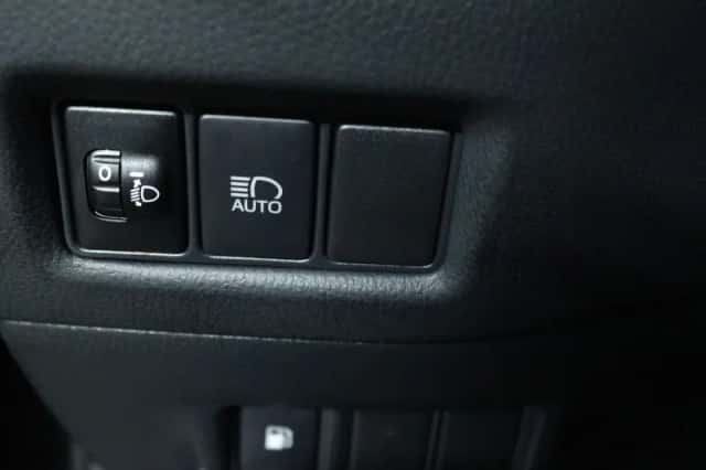 Toyota C-HR (2023) thumbnail 6
