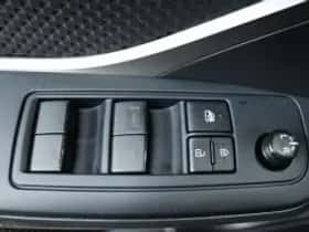 Toyota C-HR (2023) thumbnail 6
