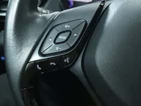 Toyota C-HR (2023) thumbnail 8