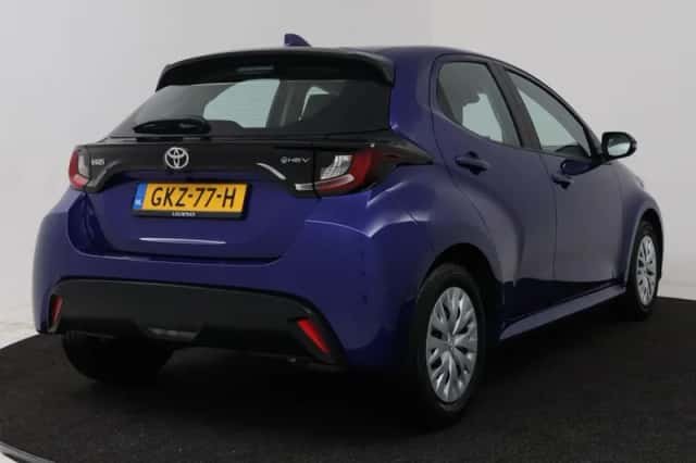 Toyota Yaris (2024) thumbnail 2