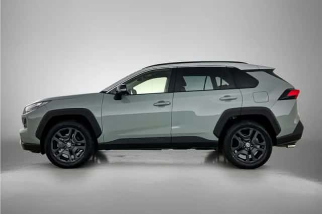 Toyota RAV4 (2022) thumbnail 3