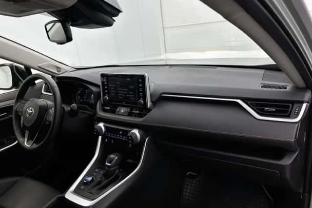 Toyota RAV4 (2022) thumbnail 6
