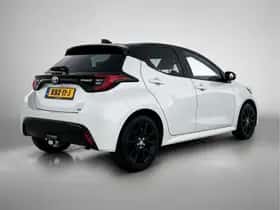 Toyota Yaris (2022) thumbnail 2