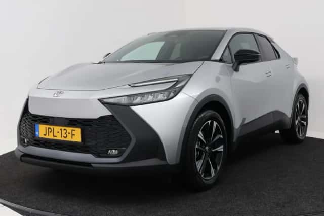Toyota C-HR (2025) thumbnail 1