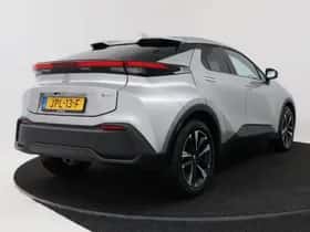 Toyota C-HR (2025) thumbnail 2