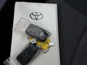 Toyota C-HR (2025) thumbnail 13