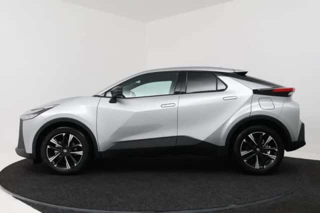 Toyota C-HR (2025) thumbnail 3