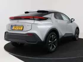 Toyota C-HR (2025) thumbnail 3
