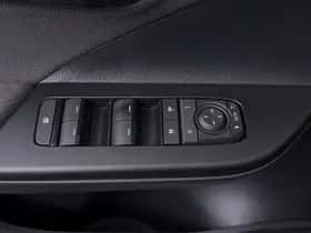 Toyota C-HR (2025) thumbnail 4