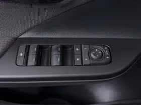 Toyota C-HR (2025) thumbnail 5