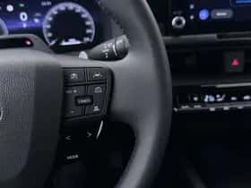 Toyota C-HR (2025) thumbnail 7