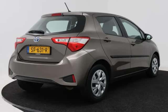 Toyota Yaris (2018) thumbnail 2