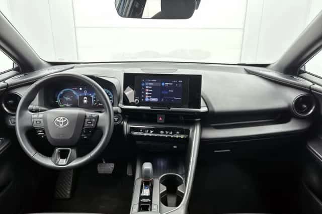 Toyota C-HR (2025) thumbnail 4