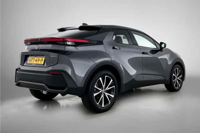 Toyota C-HR (2025) thumbnail 2