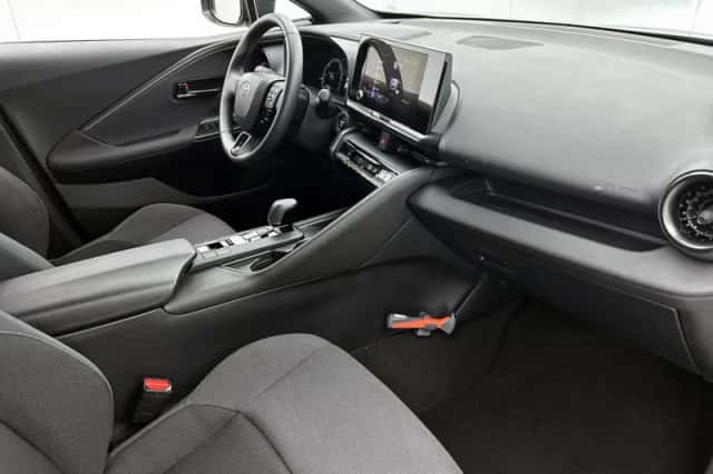 Toyota C-HR (2025) thumbnail 6