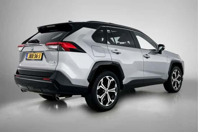 Toyota RAV4 (2021) thumbnail 2