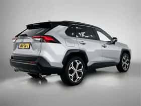 Toyota RAV4 (2021) thumbnail 2