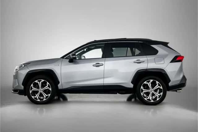 Toyota RAV4 (2021) thumbnail 3