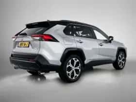Toyota RAV4 (2021) thumbnail 3