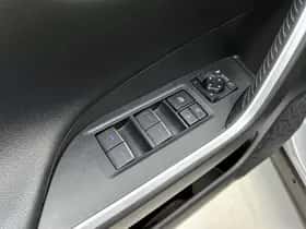 Toyota RAV4 (2021) thumbnail 24