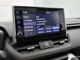 Toyota RAV4 (2021) thumbnail 8