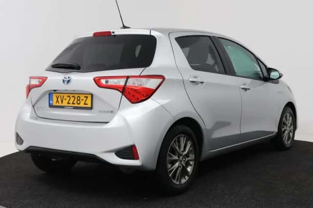 Toyota Yaris (2019) thumbnail 2
