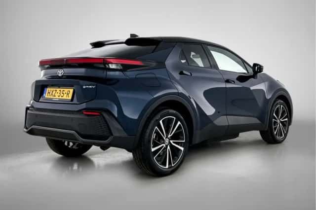 Toyota C-HR (2025) thumbnail 2