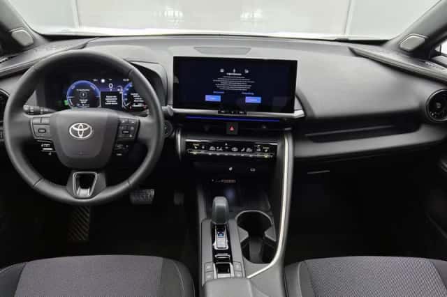 Toyota C-HR (2025) thumbnail 4