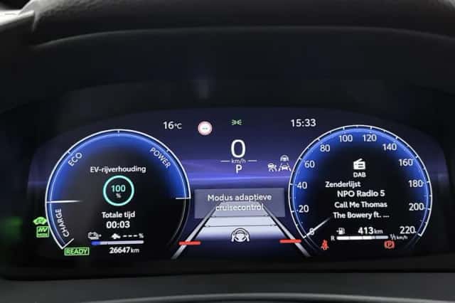 Toyota C-HR (2025) thumbnail 5