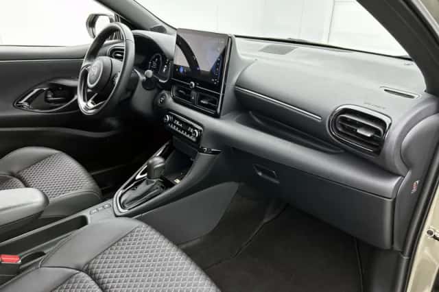 Toyota Yaris (2024) thumbnail 6