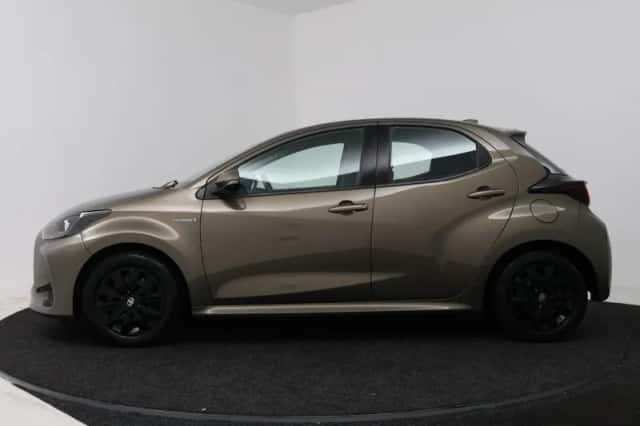Toyota Yaris (2021) thumbnail 3
