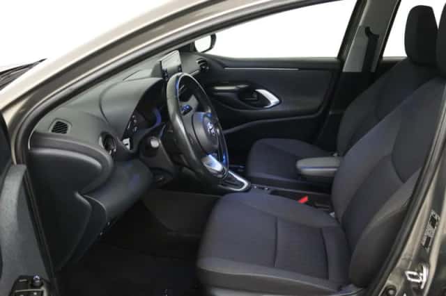Toyota Yaris (2021) thumbnail 4