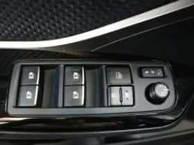 Toyota C-HR (2019) thumbnail 6