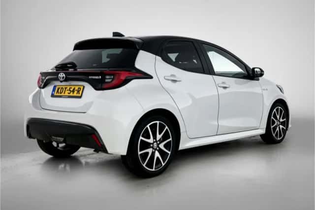 Toyota Yaris (2021) thumbnail 2