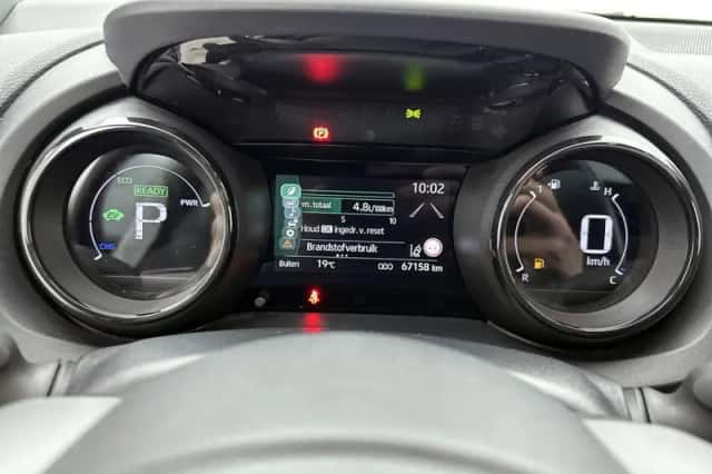 Toyota Yaris (2021) thumbnail 6