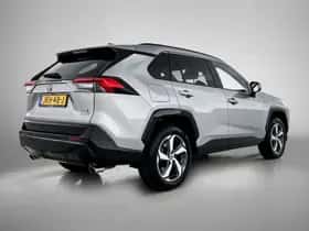 Toyota RAV4 (2021) thumbnail 2